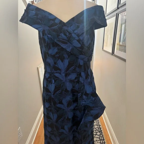 Elegant Blue Floral Off-Shoulder Dress - Picture 11 of 16